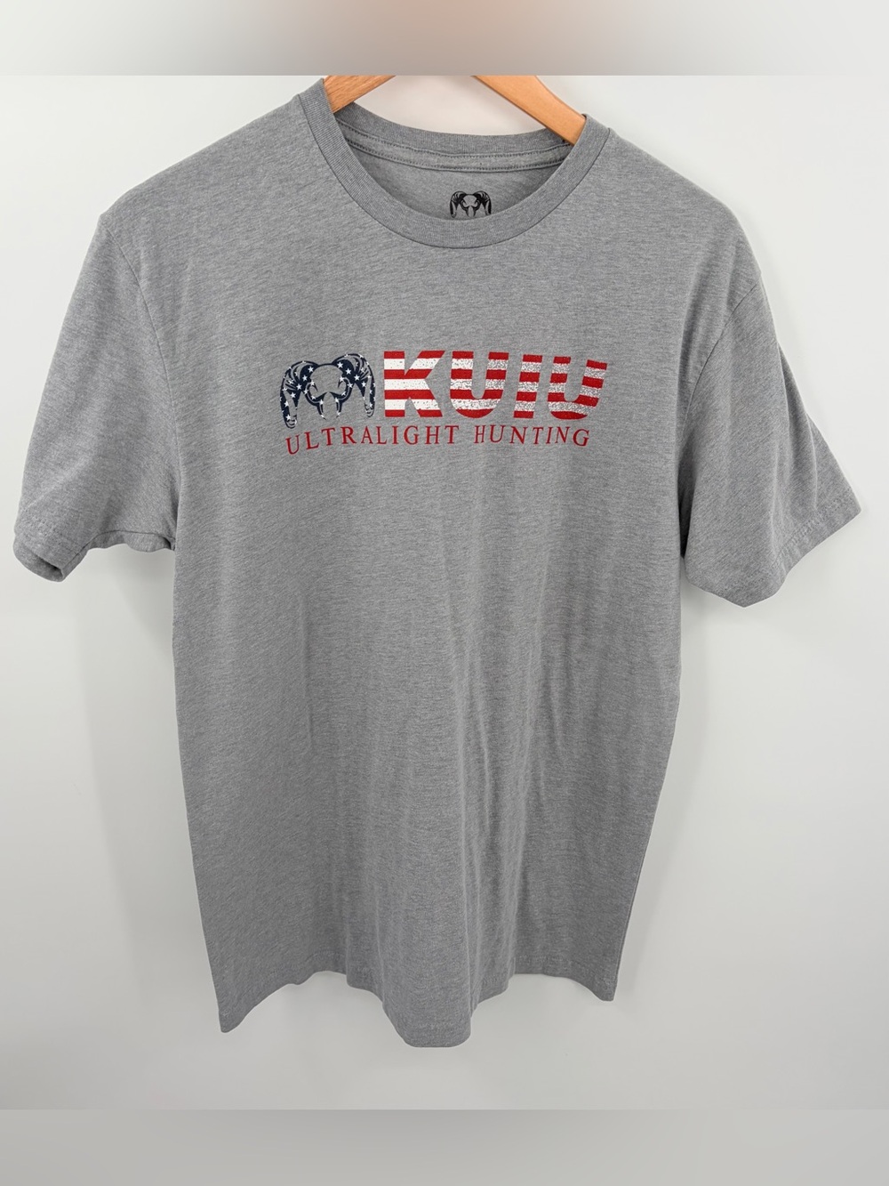 Kuiu crewneck American flag ram graphic gray tee mens L patriotic casual hunting